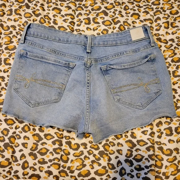 Levi shorts - Picture 2 of 2